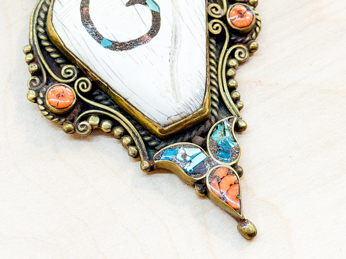 Sacred Conch Shell Pendant with Turquoise & Coral Inlay – Handmade Brass Amulet from Nepal