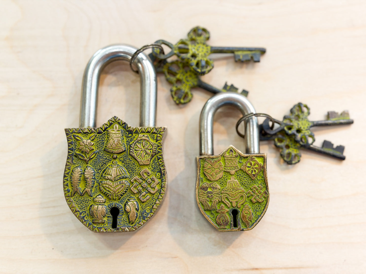 Antique-Style Brass Padlock with Tibetan Eight Auspicious Symbols – Handmade Decorative Lock from India