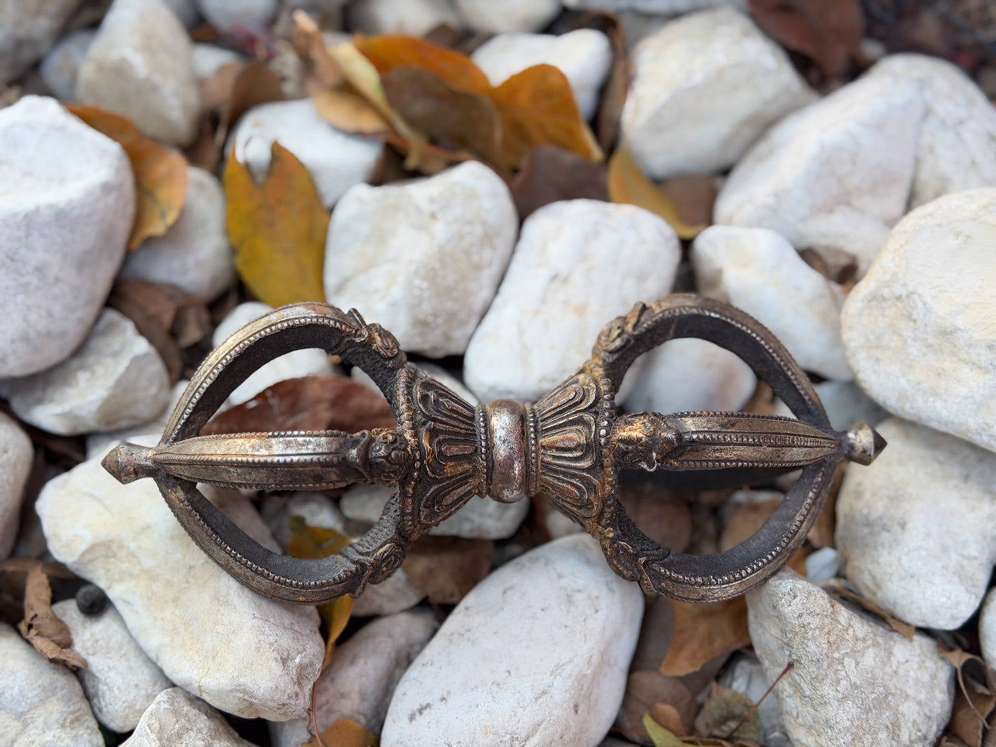 Handcrafted Iron Vajra (Dorje) – Tibetan Ritual Symbol from Nepal