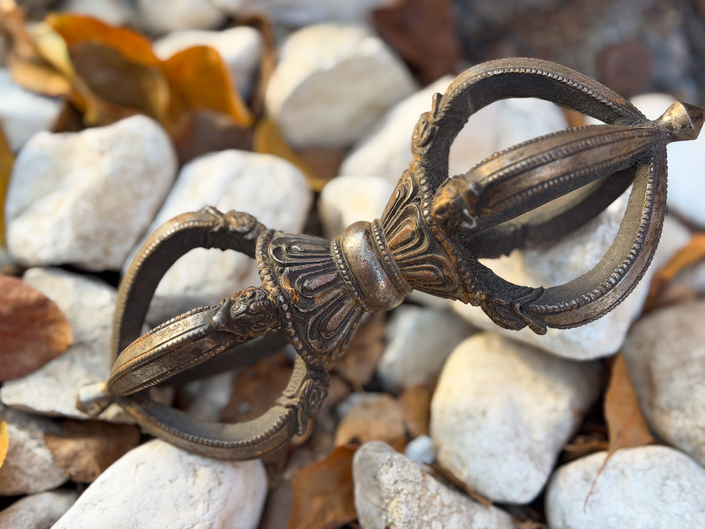 Handcrafted Iron Vajra (Dorje) – Tibetan Ritual Symbol from Nepal